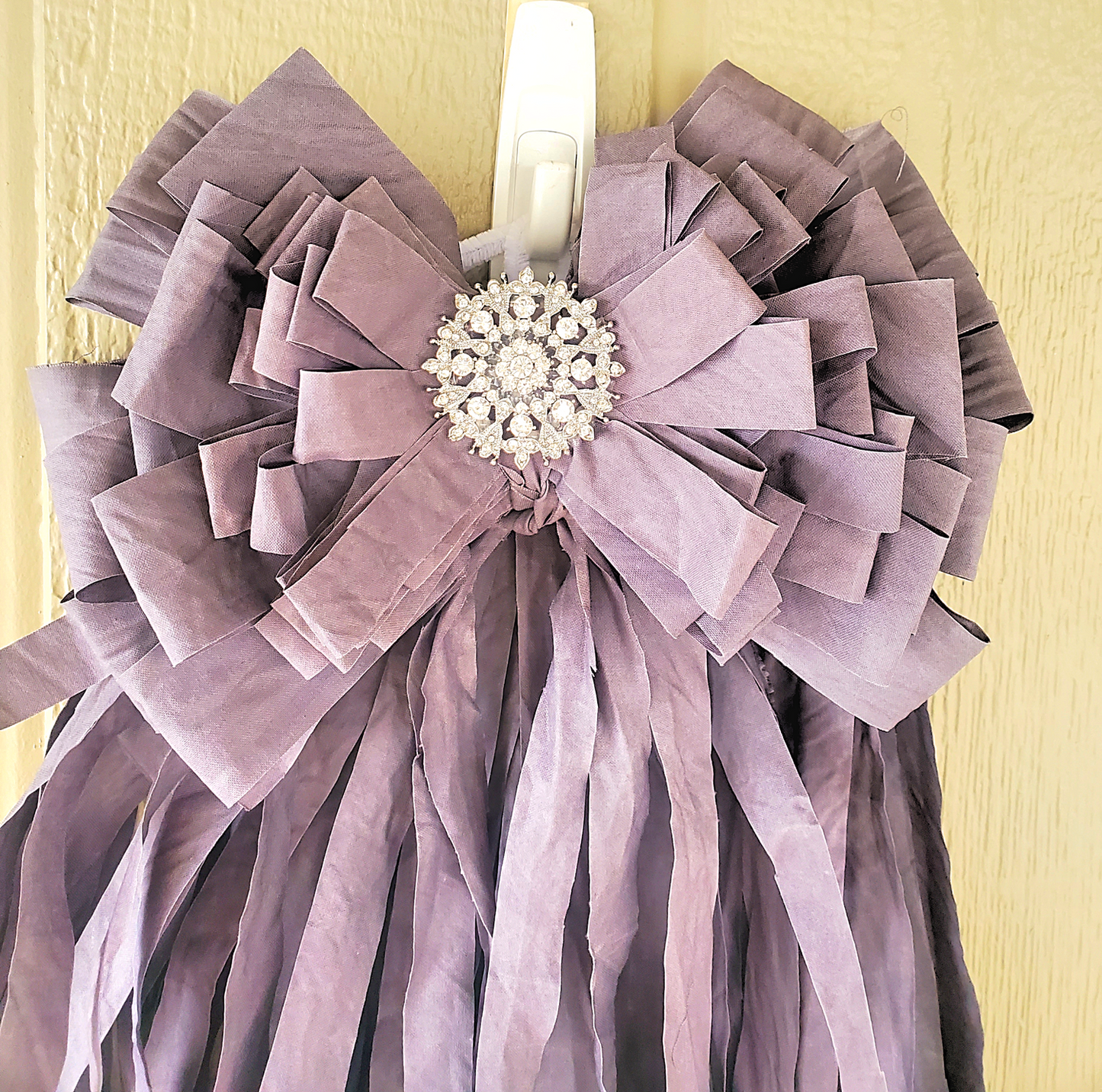 Gray Rag Bow