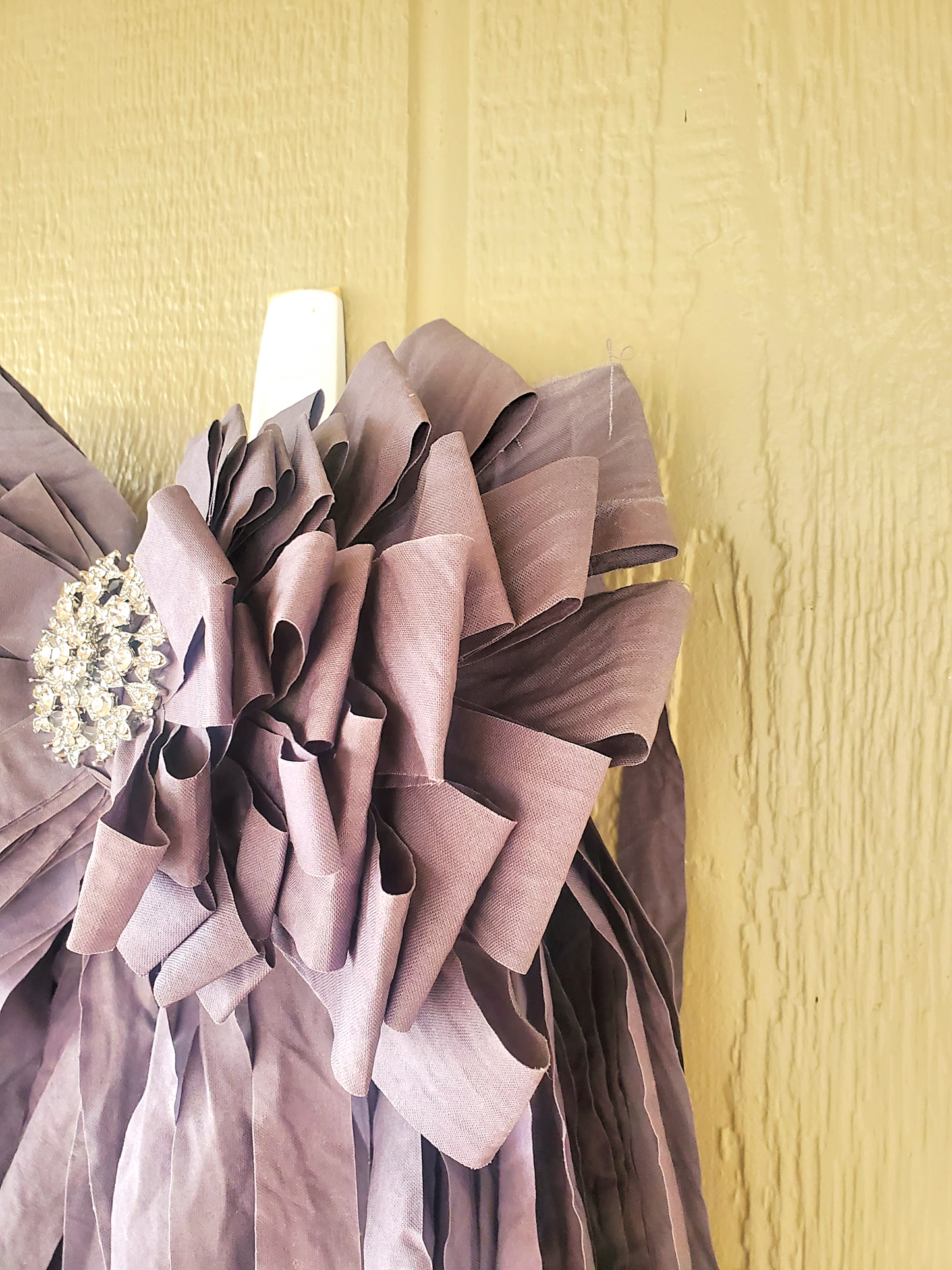 Gray Rag Bow