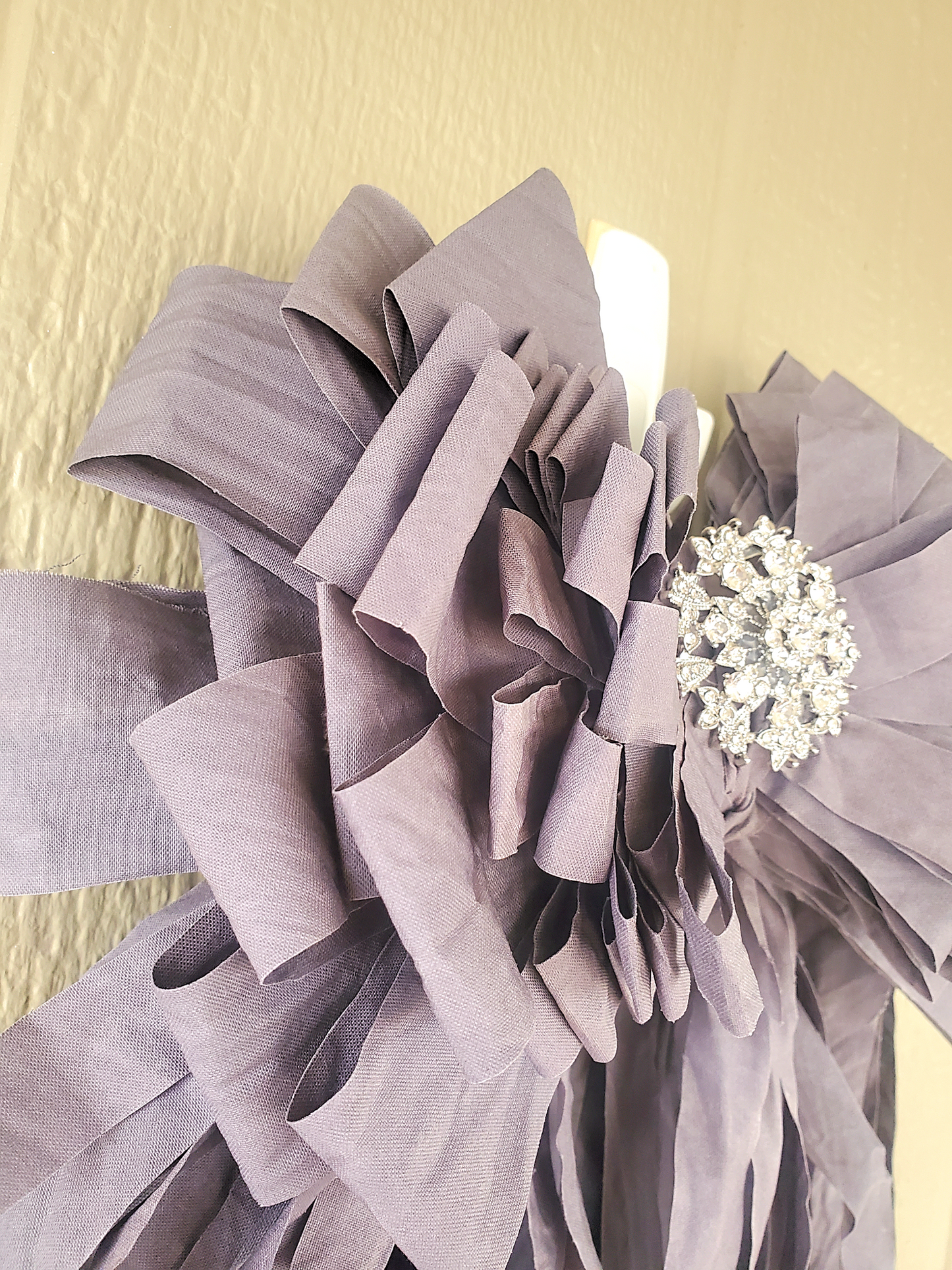 Gray Rag Bow