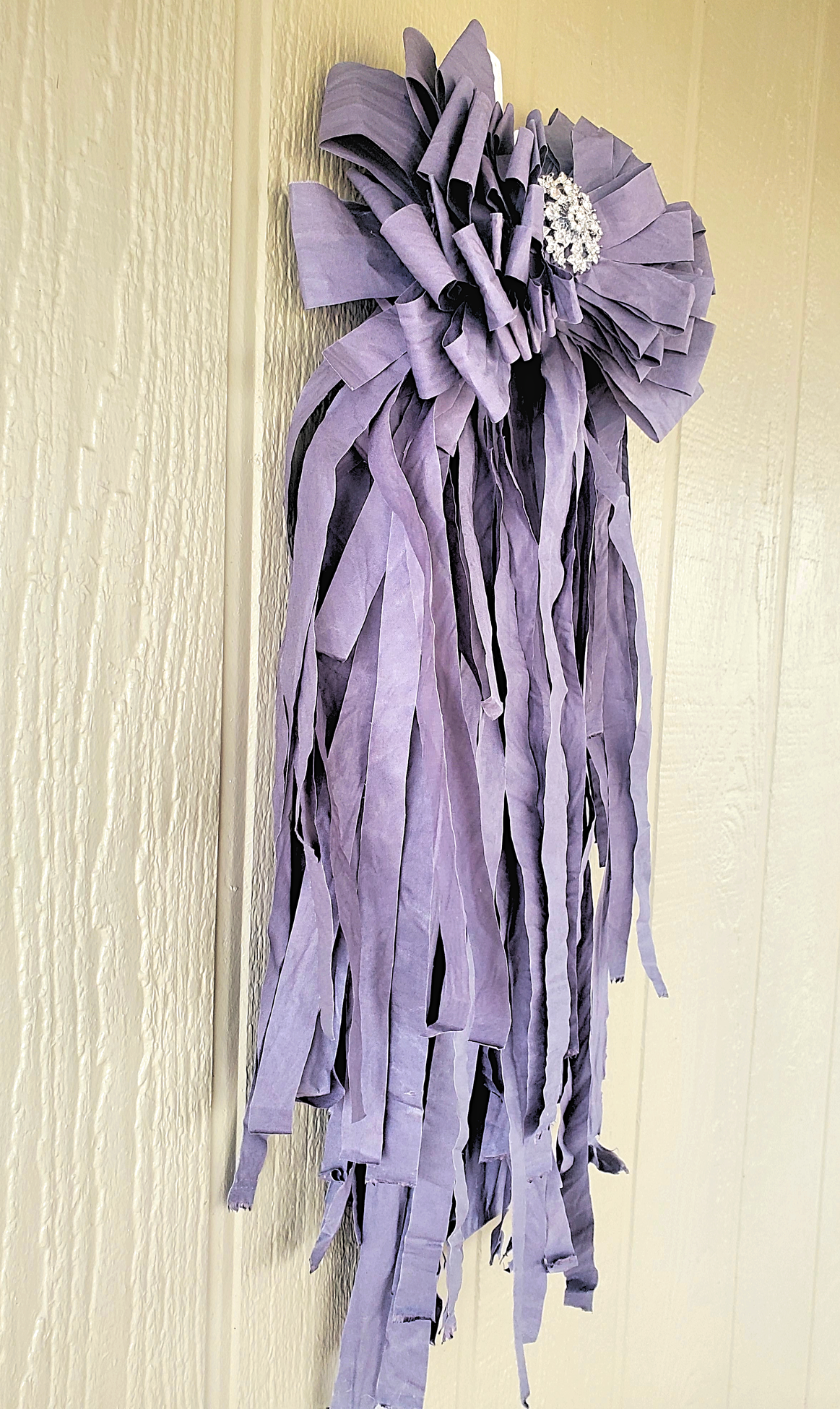Gray Rag Bow