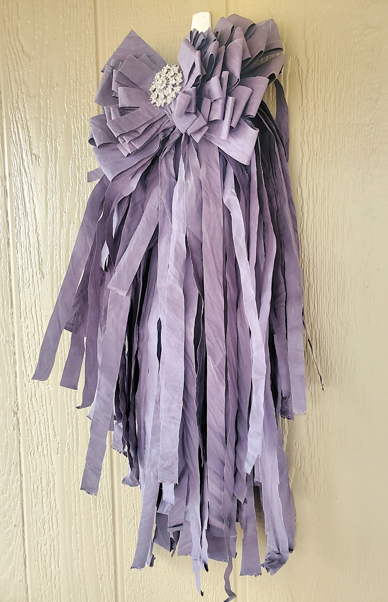 Gray Rag Bow