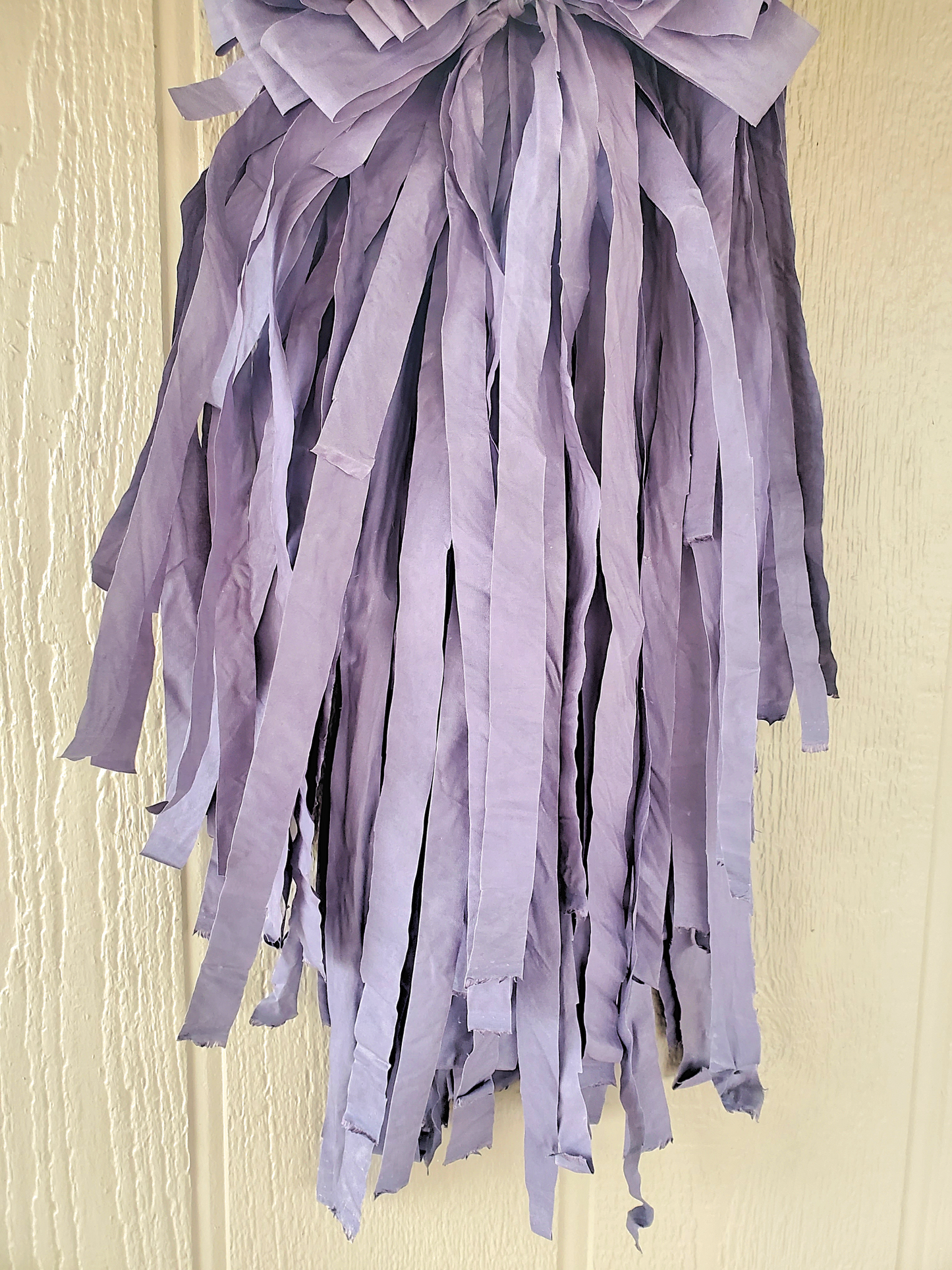 Gray Rag Bow