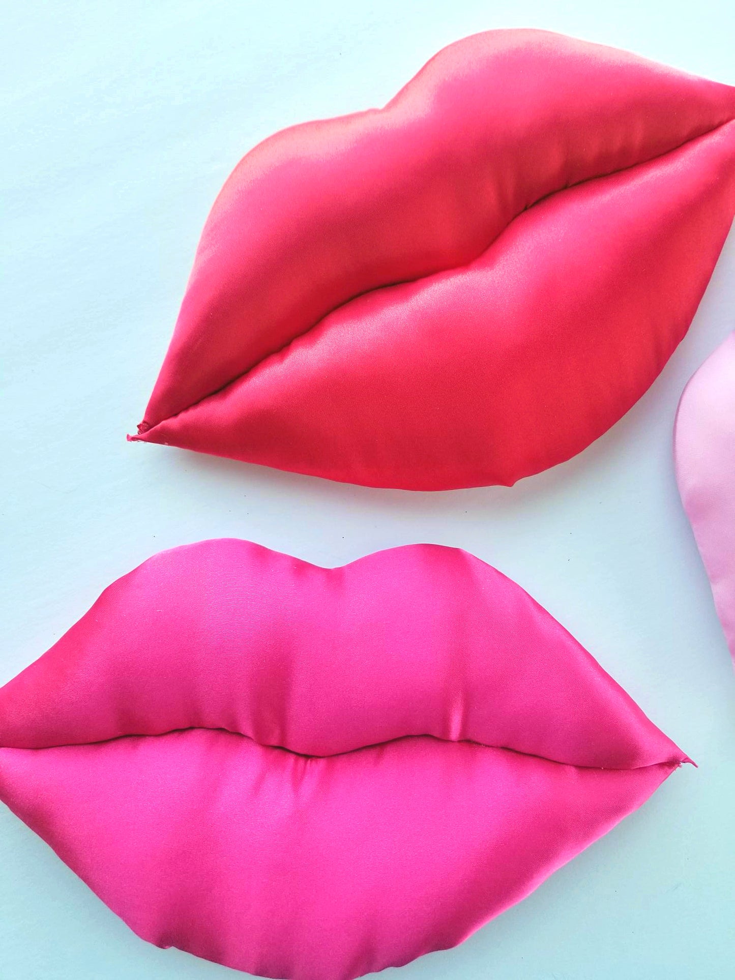 Satin Mini Lips Wreath Attacments