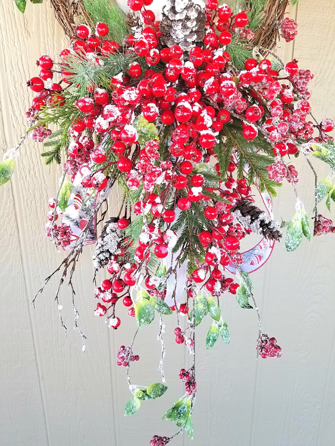 Grapevine Basket Snow Globe Christmas Wreath
