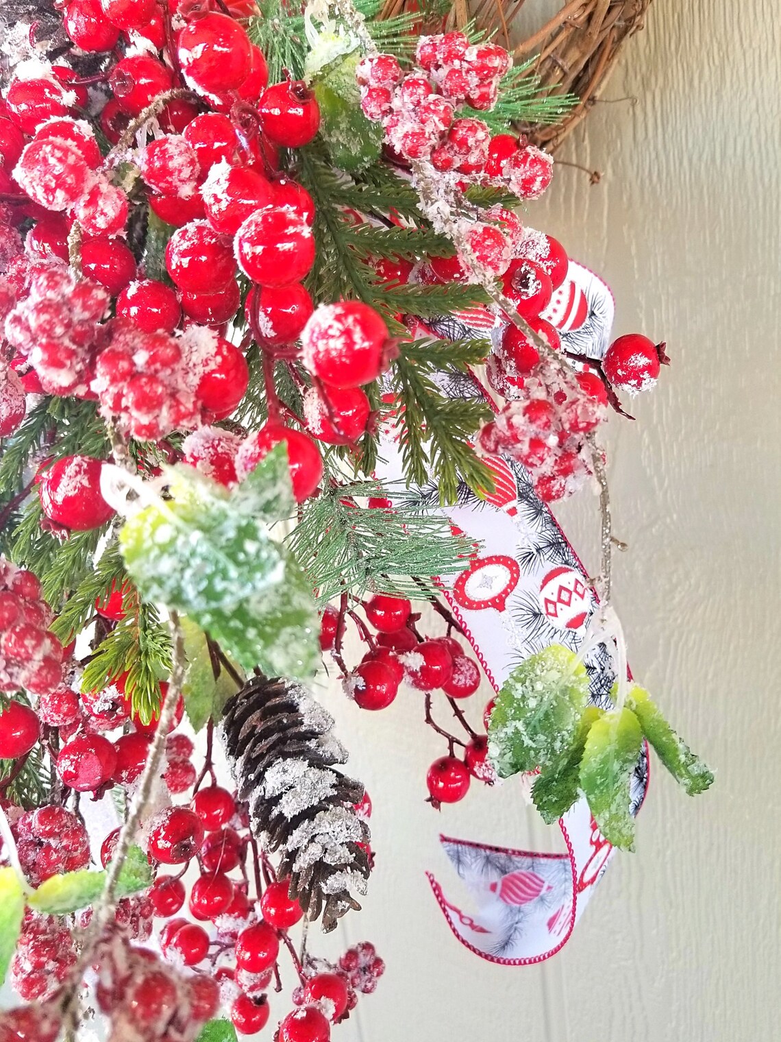 Grapevine Basket Snow Globe Christmas Wreath
