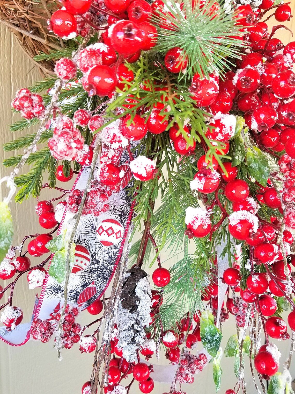 Grapevine Basket Snow Globe Christmas Wreath